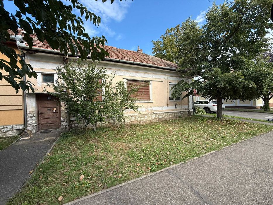 Inchiriez casa str Horea