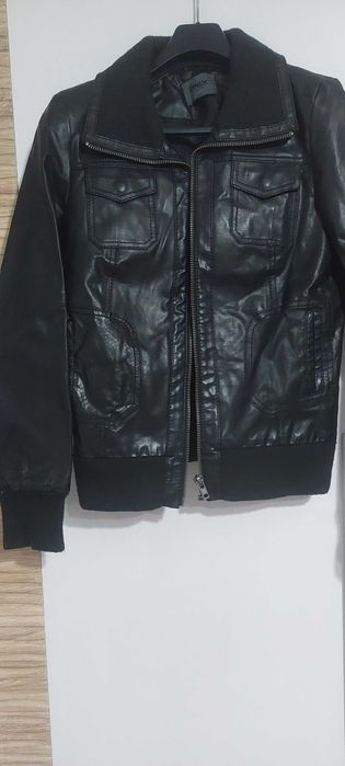 Only естествена кожа, черно Л, кафяво С размер.Всяко по 15 лв.