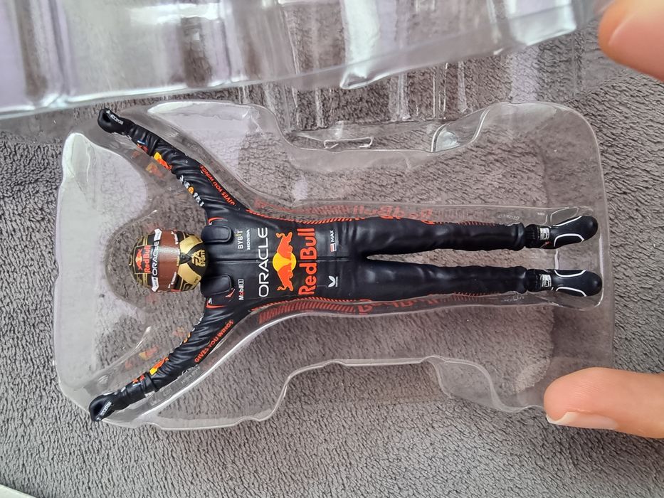 Red bull rb19 qatar 2023 Max Verstappen World Champion F1  minichamps