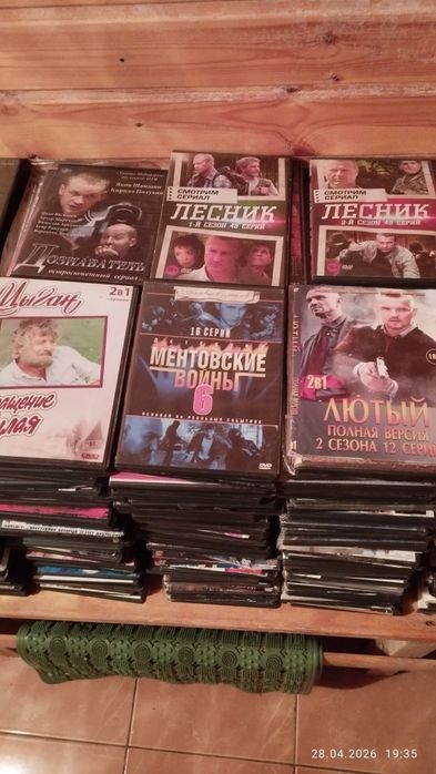 Продам. Видеокасеты и ДВД диски.