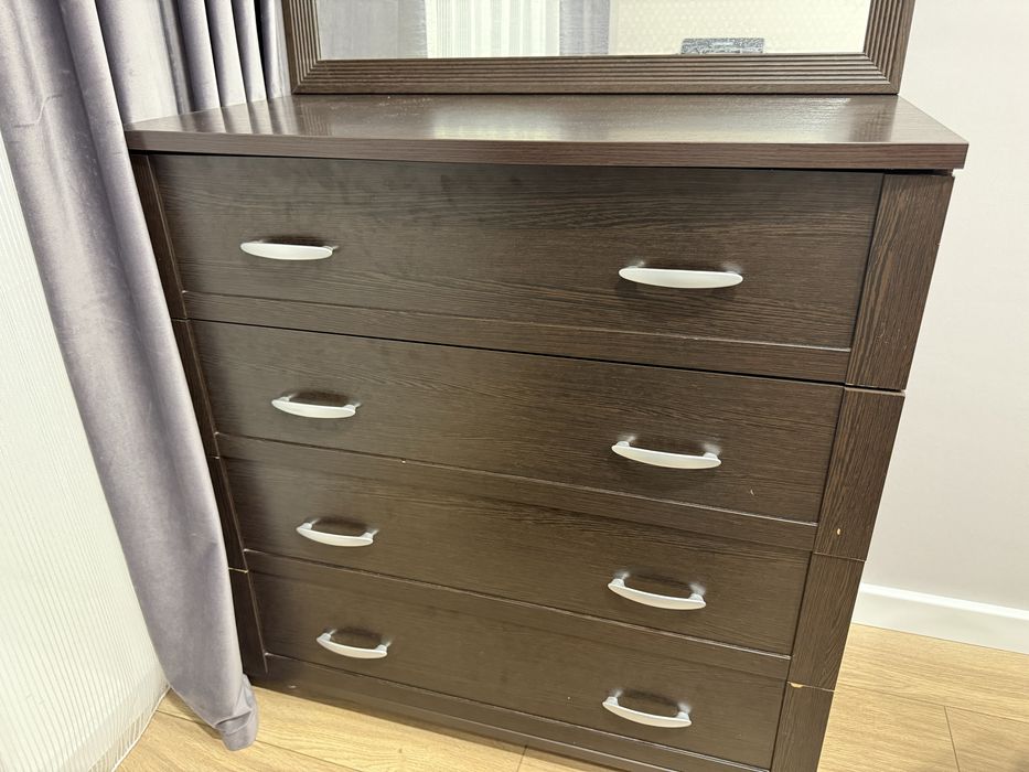 Продам комод с зеркалом