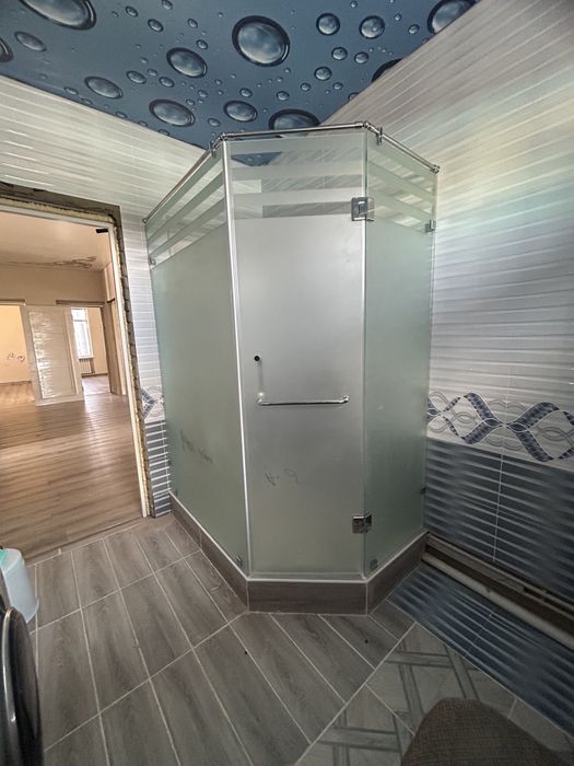 Стеклянный душевые кабинки и перегородоки