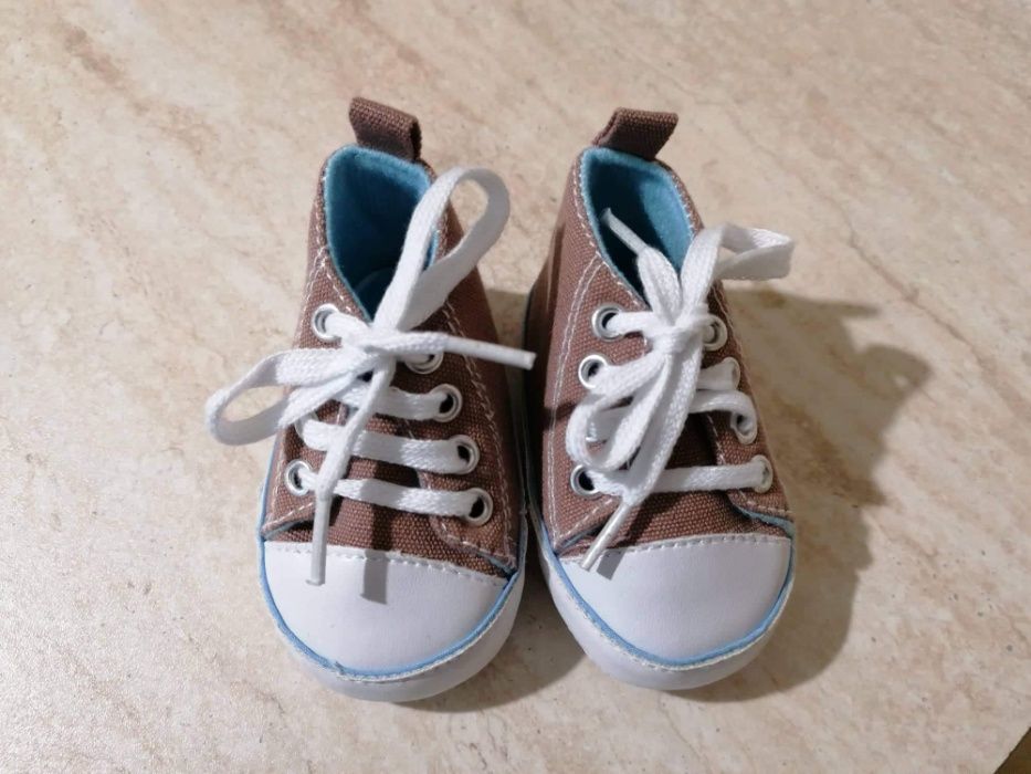Бебешки обувки 0-6м
