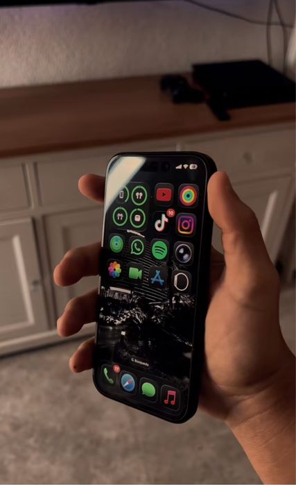 Iphone 16 в отличном состояний