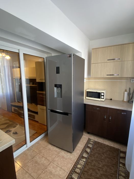 Inchiriez apartament cu 2 camere decomandate
