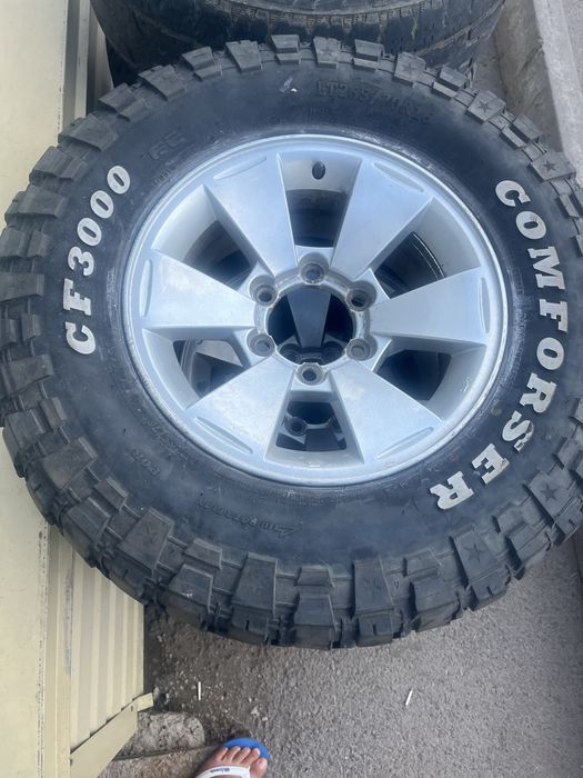 Продам покрышки с дисками размер 265/70R16