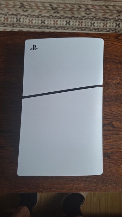 Vând PS5 SLIM de 1 tb