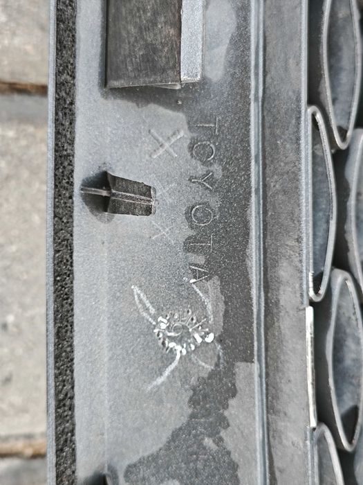 Решетки радиатора CAMRY 45 SE оригинал