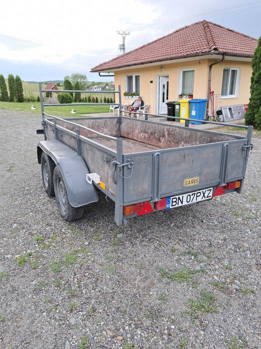 Remorca Saris cu sistem de frânare și axă dubla