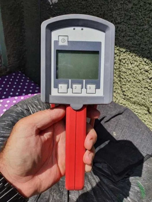 Sistem de localizare a cablurilor și a conductelor subterane