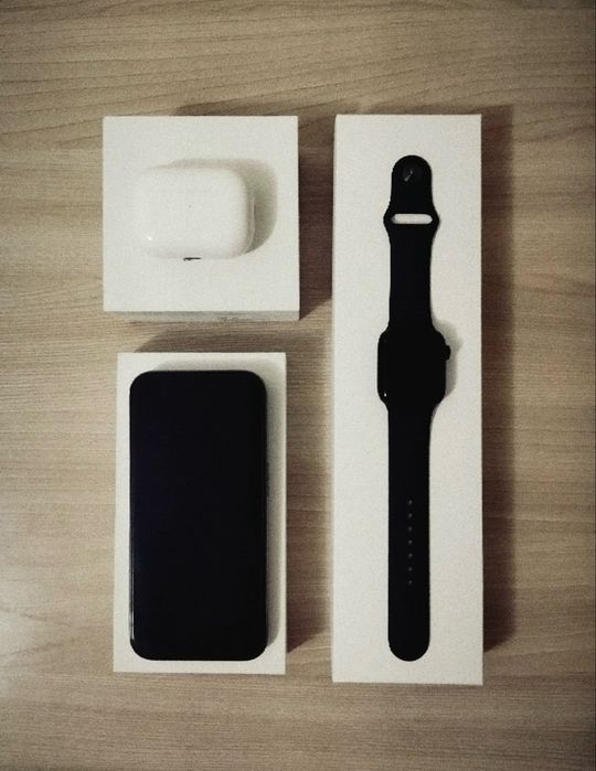 iPhone 15 Pro + AirPods Pro 2 + Apple Watch SE 2