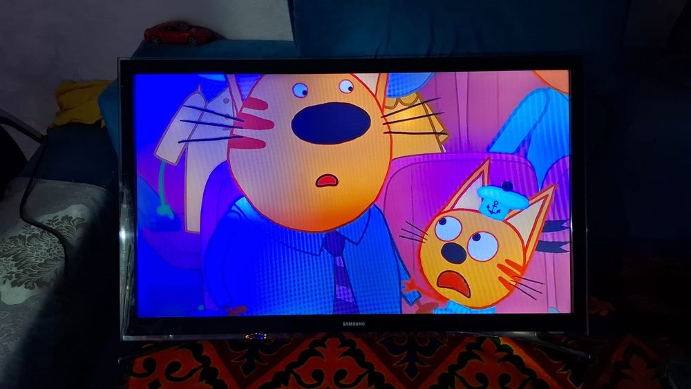 Продам телевизор смарт 32 диоганаль