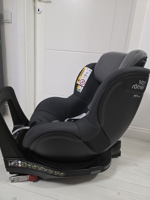 Scaun auto cu Isofix Britax Romer Dualfix M i-Size, Rotativ, 61-105 cm