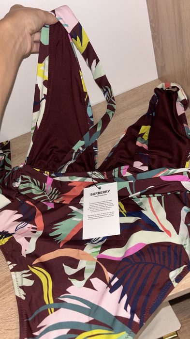 Costum de baie Burberry tropical fantasy nou