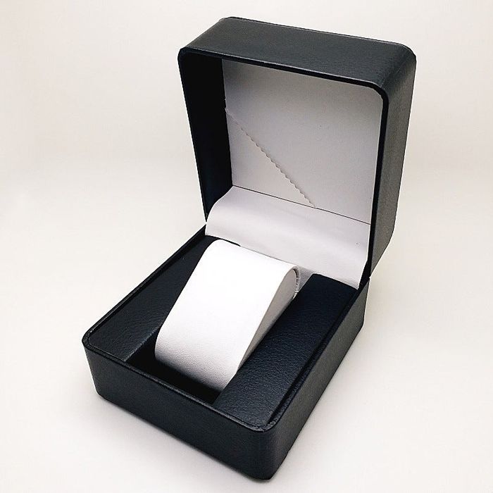 Soat qutisi Charmdan sovgʻa uchun