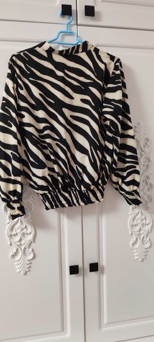 Bluză elegantă, nouă cu etichetă, talia S-M