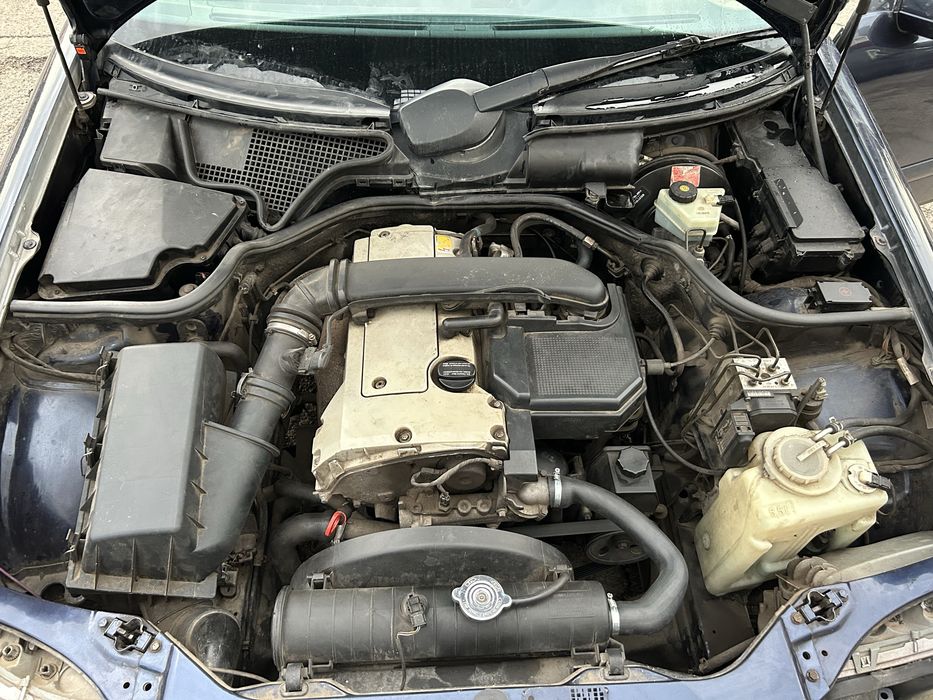 Mercedes-Benz E 230