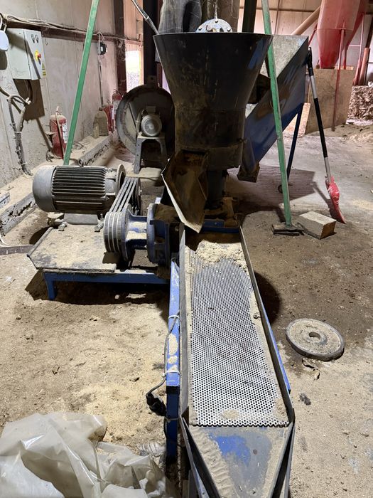 Presa de peleti 600 kg pe ora/granulator furaje