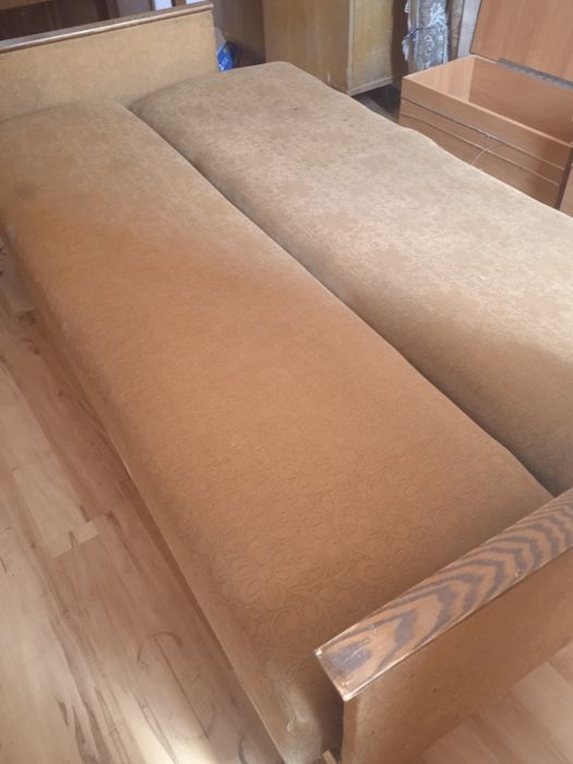 Берік, ескі үлкен диванды сатамын.