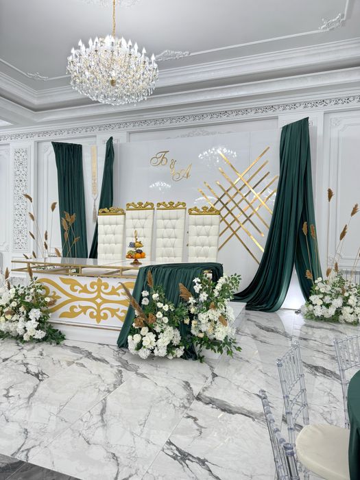 Продам стол для президиума