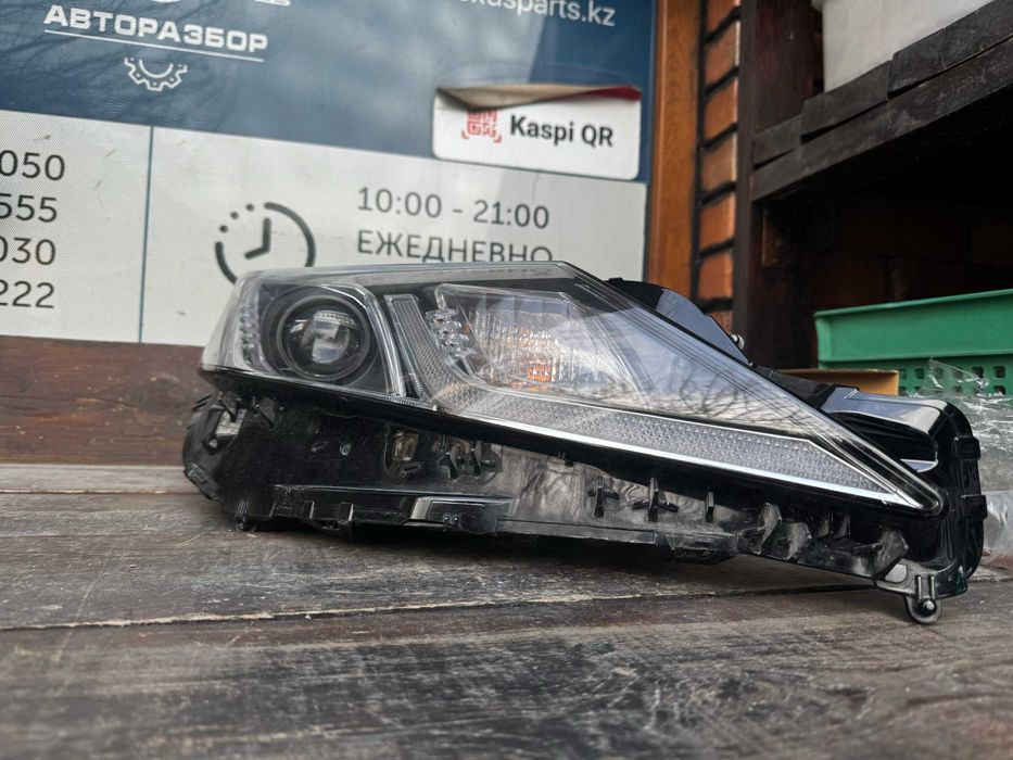 Правая фара Camry 70
