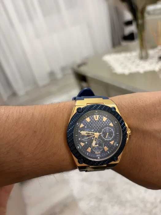 Vand ceas guess gold nou