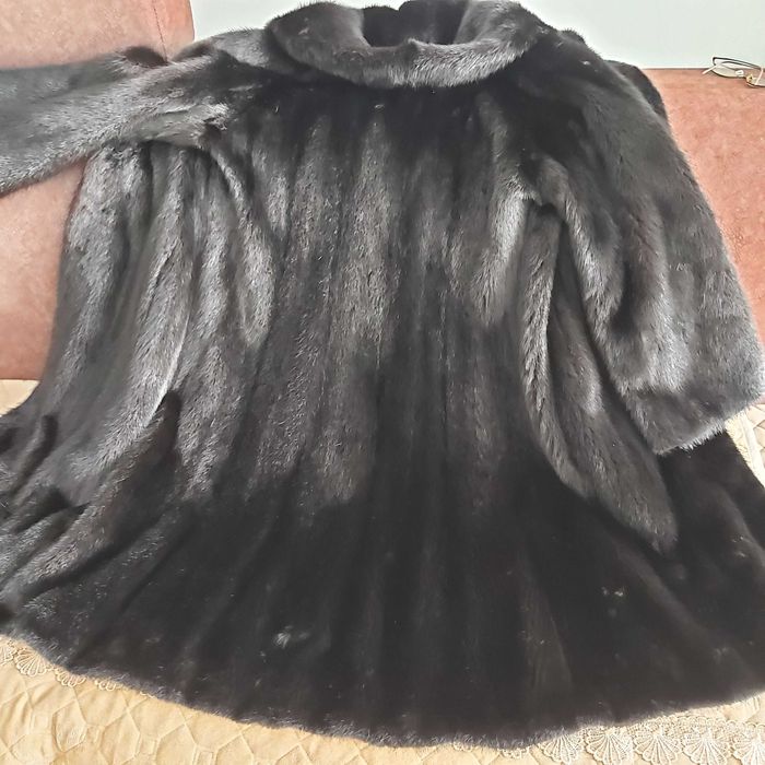 Продам шубу норковую