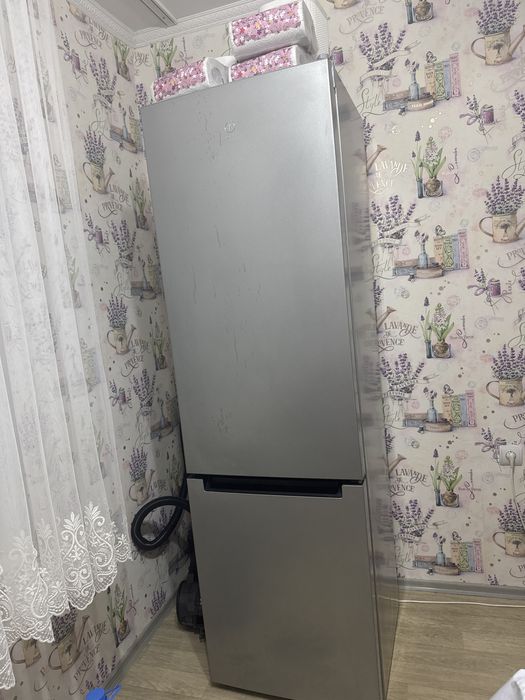 Холодильник с морозильником