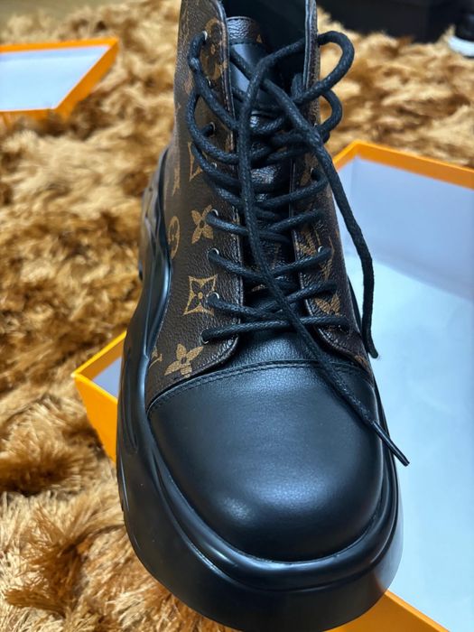 Ghete Louis Vuitton masura 39 impecabile NOI calitate superioara
