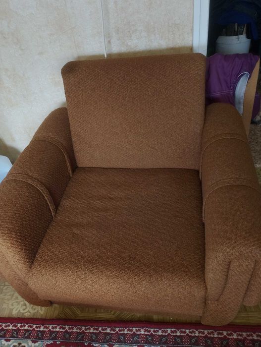 Диван с фотьойли