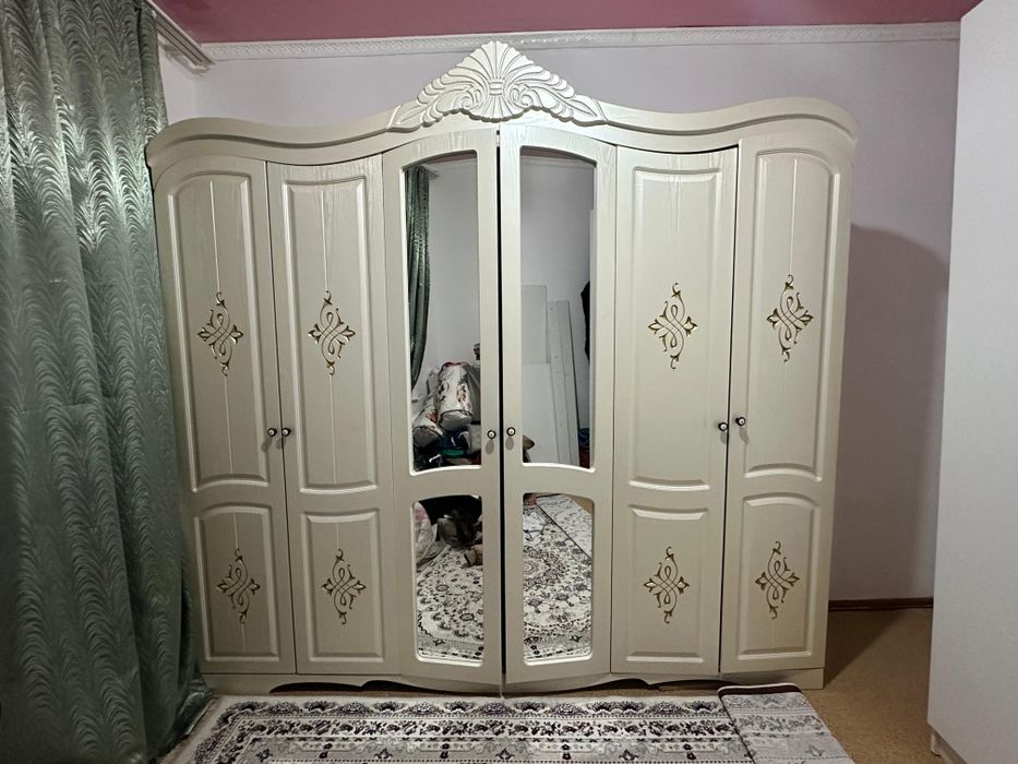 Продается шкаф 6 дверный