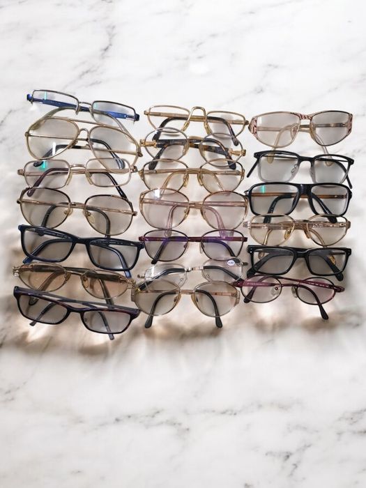 Слънчеви и диоптрични очила на едро