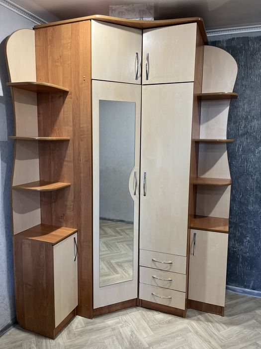 Продам шкаф угловой