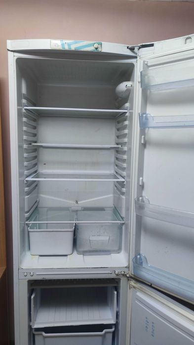 Продам холодильник Индезит 10 тыс.! Indesit
