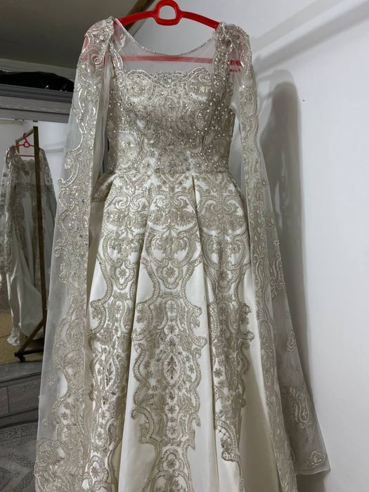 Келин куйлаклар 15 та ахволи яхши кур чикмаган тоза ювиб куйилган