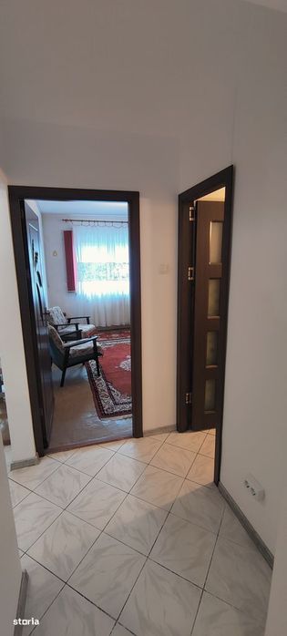 Particular 3 decomandate Ciuperca Helin et. 2/4 bilateral, centrala...