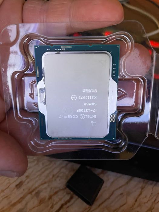 Продам процессор Intel core i7 13700F