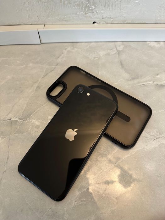 Продам iPhone SE 64GB