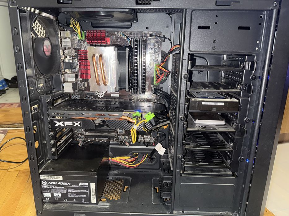 Pc intel i7 4770, 16gb ram, Amd RX 580 8gb, SSD 80gb, hdd 1tb.