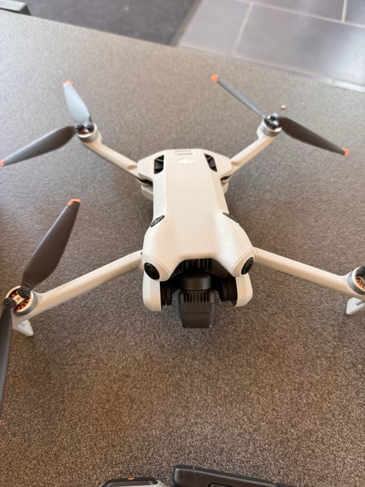 Drona DJI mini 4 Pro