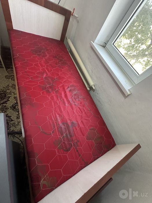Кровать односпальная с матрасом
