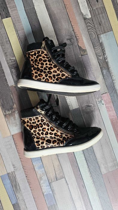 Черни с гепардови естествена кожа боти