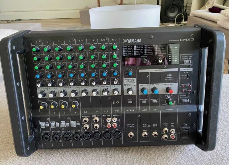 Mixer cu amplificare profesional - Yamaha EMX5