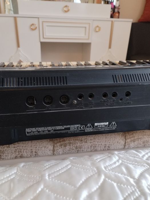 Продава се Клавир Техникс