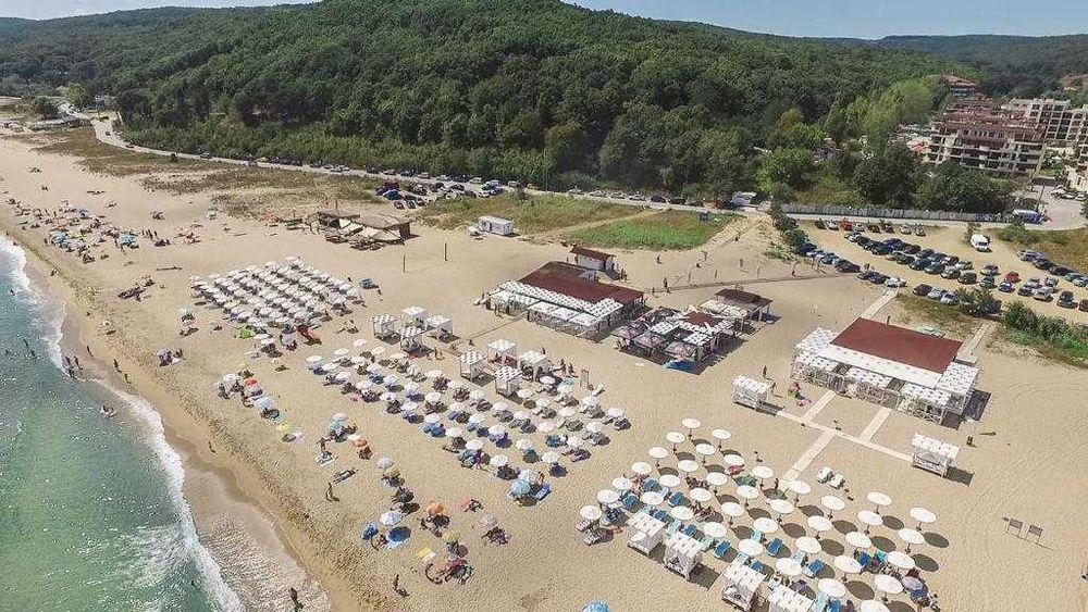 Море през прозореца!