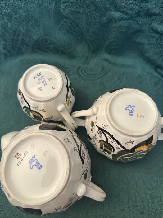 Руски Чайник и каничка/латиера  и захарница  “Вербилки” Златна роза