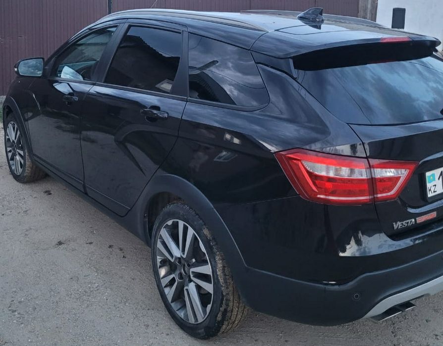 Продаём  автомобиль лада веста кросс.