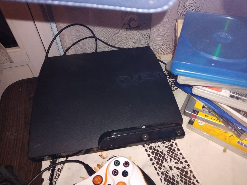 Vând PS3  preț 300 lei negociabil