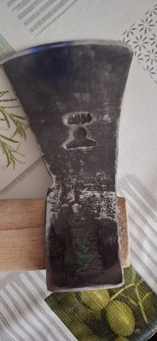 Вермахта брадва и ножка