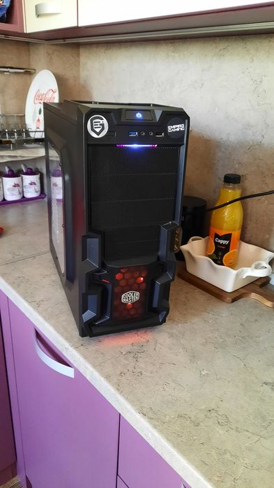 Продавам настолен мощен компюр